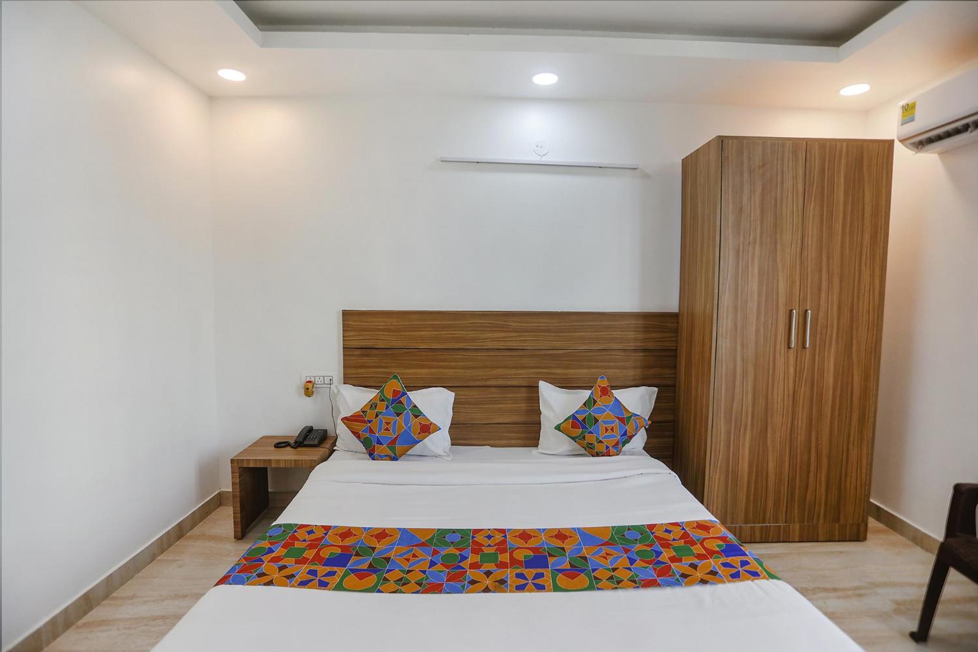 Fabhotel Unique Stay Noida Exterior foto